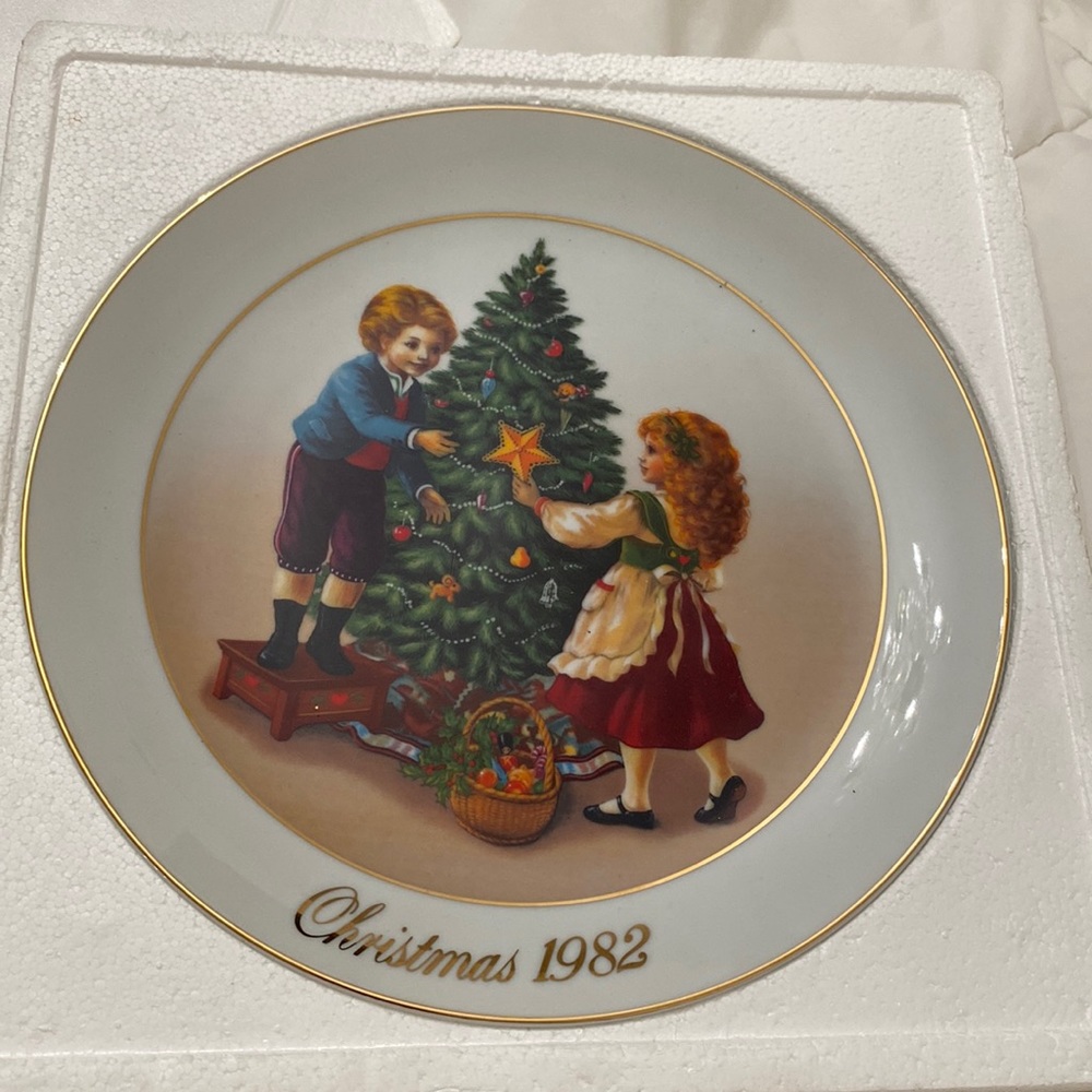 Avon 1982 Christmas plate